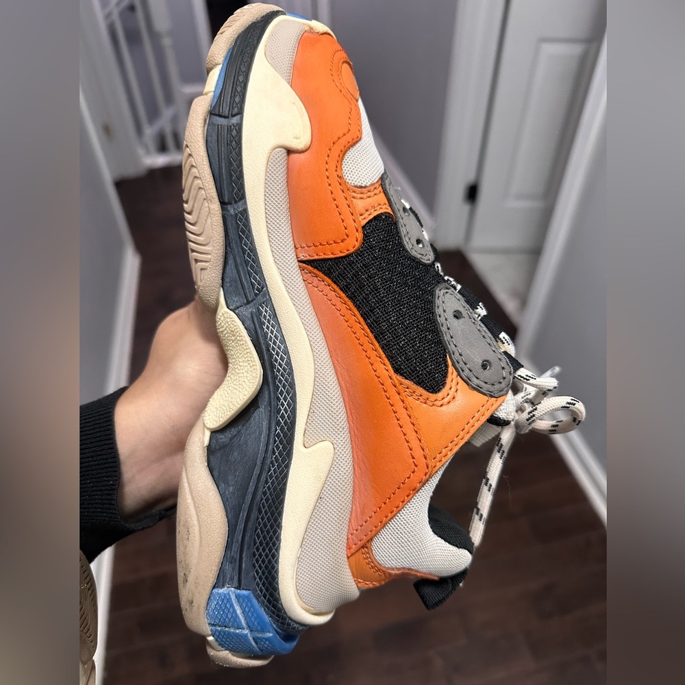 BALENCIAGA TRIPLE S SNEAKERS -AUTHENTIC - Picture 7 of 12